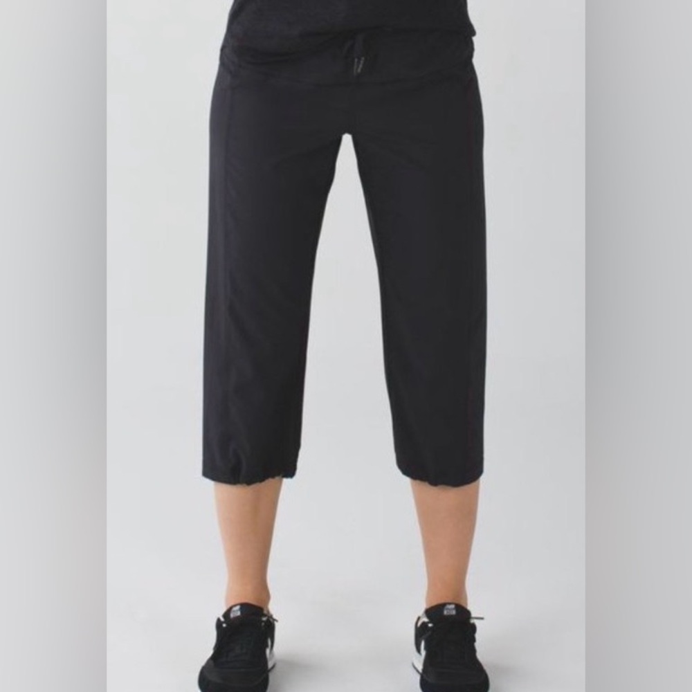 NWT Lululemon Step Lively Cropped Pants size 10 in dark navy
